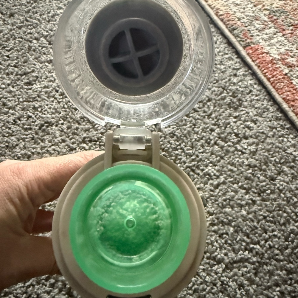Zak! Vibrant Green Water Bottle with Baby Yoda - Picture 5 of 5